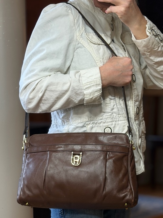 Etienne Aigner Handbags - Etienne Aigner Vintage Old Money Brown Leather Shoulder Bag ‎ (GVC)